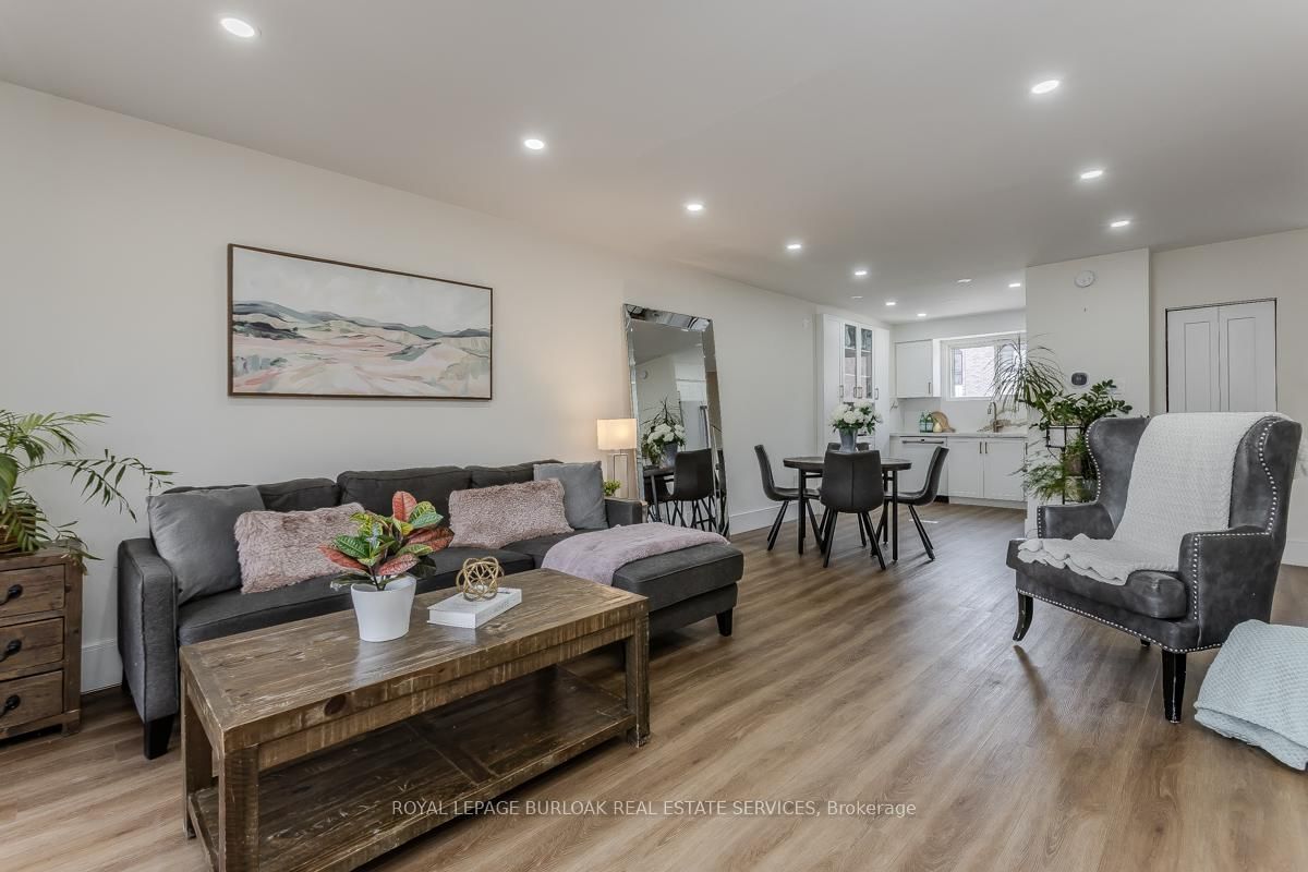 Townhouse for sale at 621 Francis Road, Burlington, Ontario, L7T 3X6 - LaSalle - MLS: W12926172