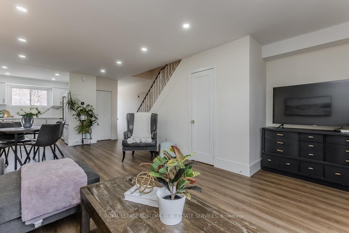 Townhouse for sale at 621 Francis Road, Burlington, Ontario, L7T 3X6 - LaSalle - MLS: W12926172