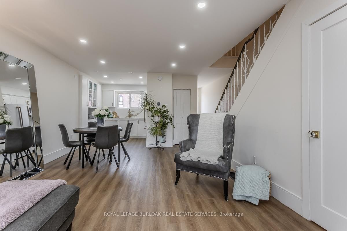 Townhouse for sale at 621 Francis Road, Burlington, Ontario, L7T 3X6 - LaSalle - MLS: W12926172