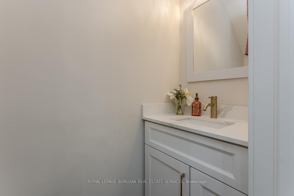 Townhouse for sale at 621 Francis Road, Burlington, Ontario, L7T 3X6 - LaSalle - MLS: W12926172