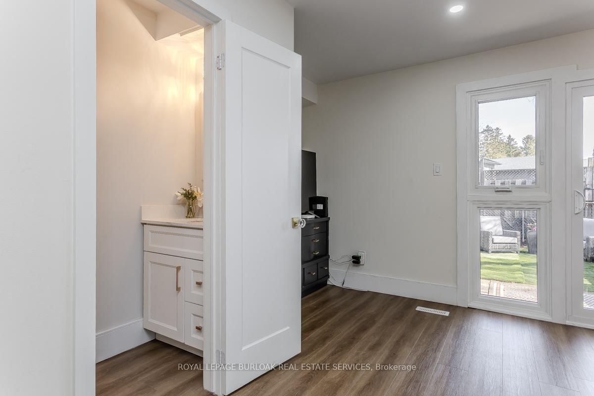 Townhouse for sale at 621 Francis Road, Burlington, Ontario, L7T 3X6 - LaSalle - MLS: W12926172