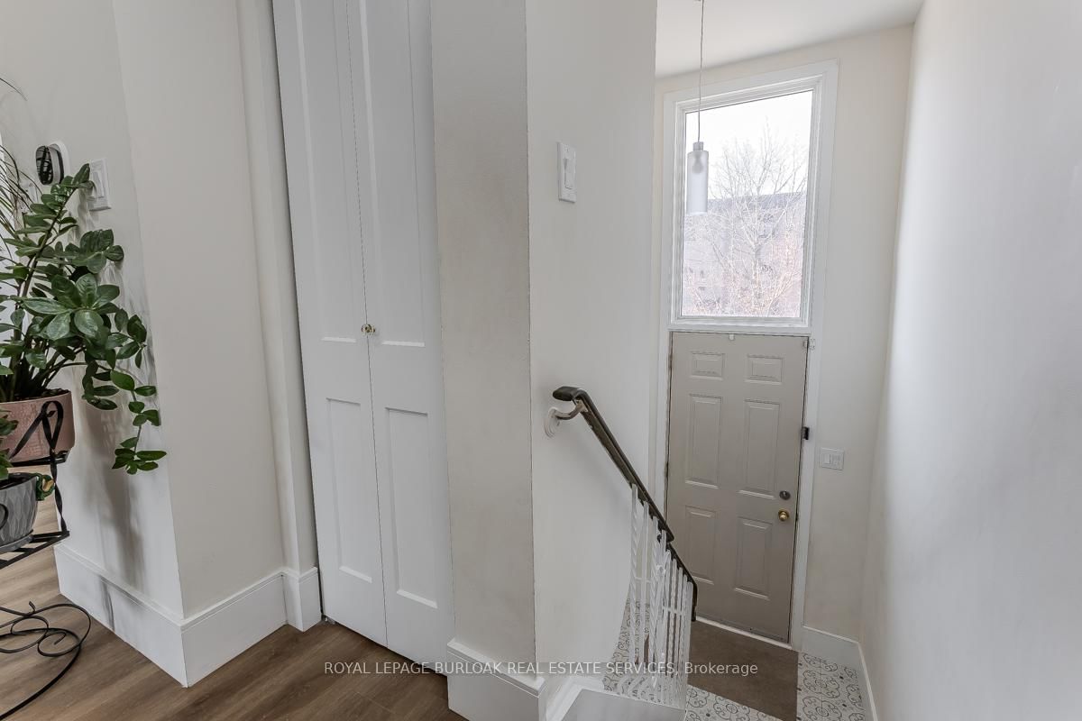 Townhouse for sale at 621 Francis Road, Burlington, Ontario, L7T 3X6 - LaSalle - MLS: W12926172
