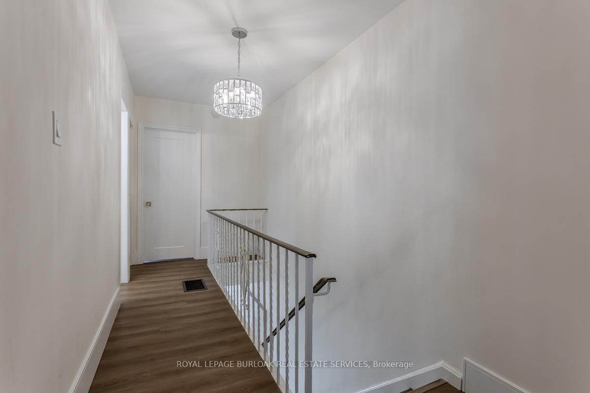 Townhouse for sale at 621 Francis Road, Burlington, Ontario, L7T 3X6 - LaSalle - MLS: W12926172