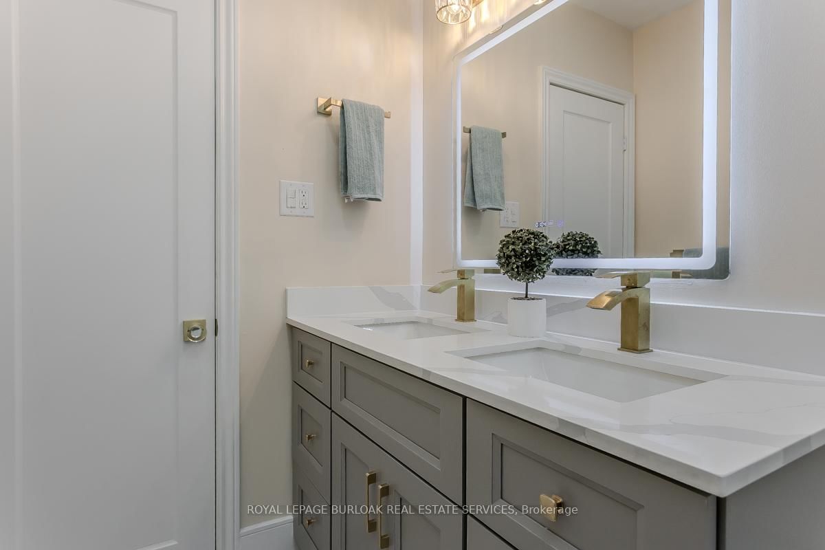 Townhouse for sale at 621 Francis Road, Burlington, Ontario, L7T 3X6 - LaSalle - MLS: W12926172