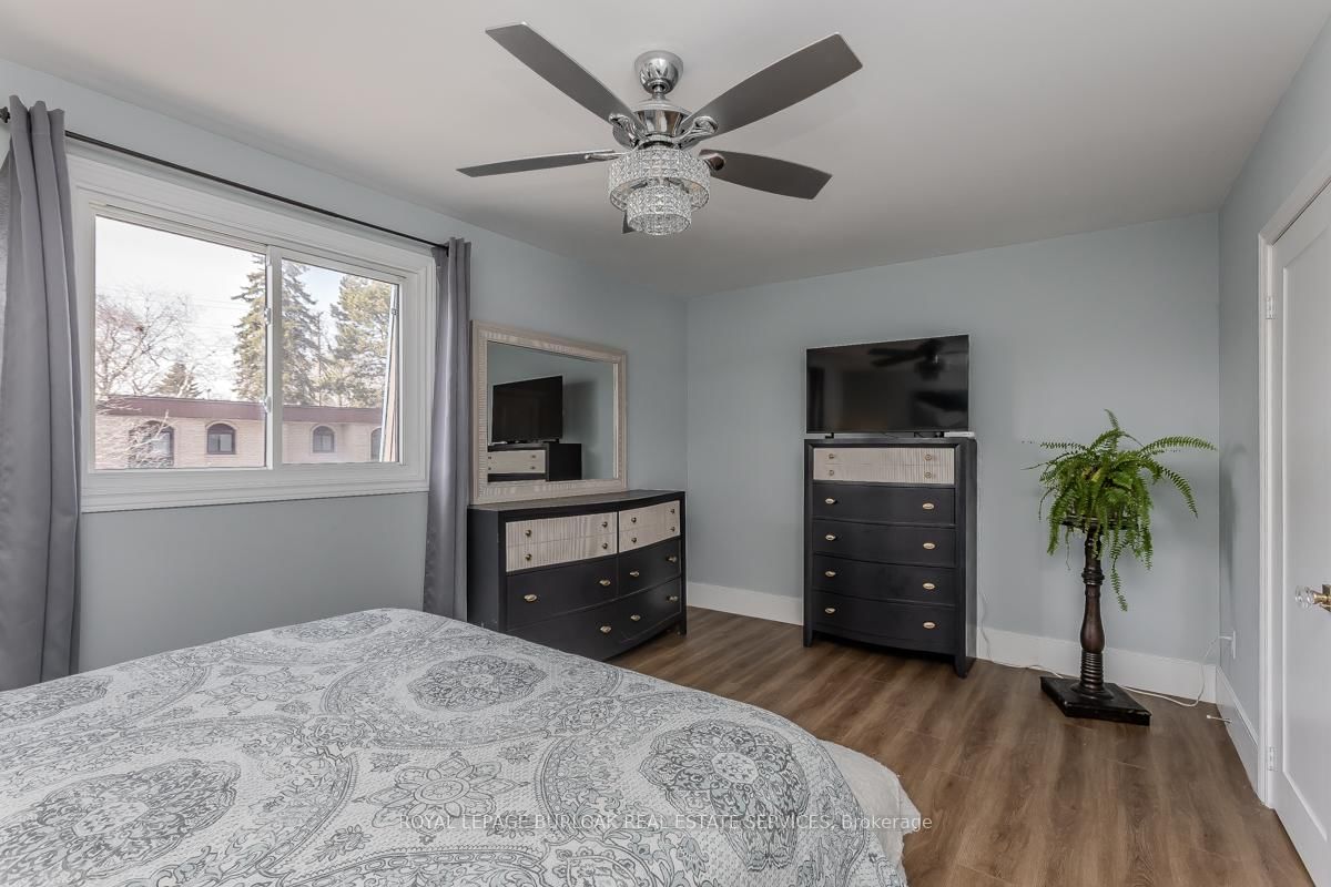 Townhouse for sale at 621 Francis Road, Burlington, Ontario, L7T 3X6 - LaSalle - MLS: W12926172