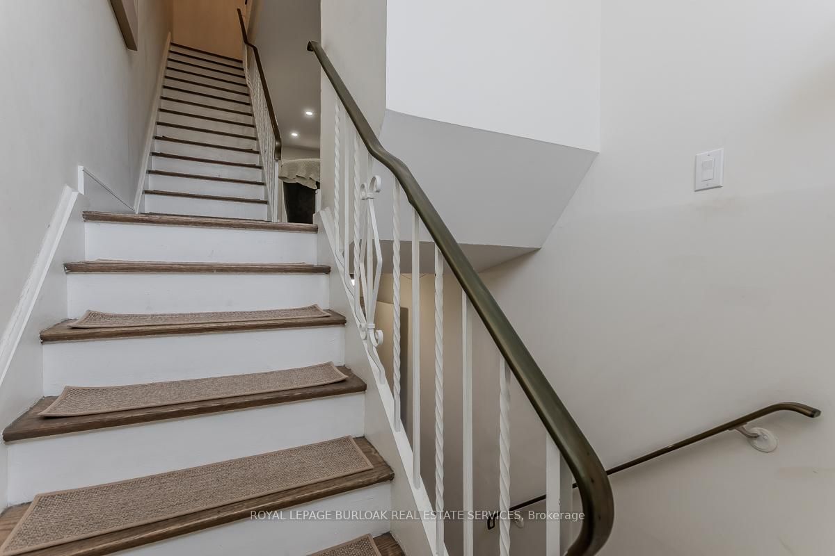 Townhouse for sale at 621 Francis Road, Burlington, Ontario, L7T 3X6 - LaSalle - MLS: W12926172