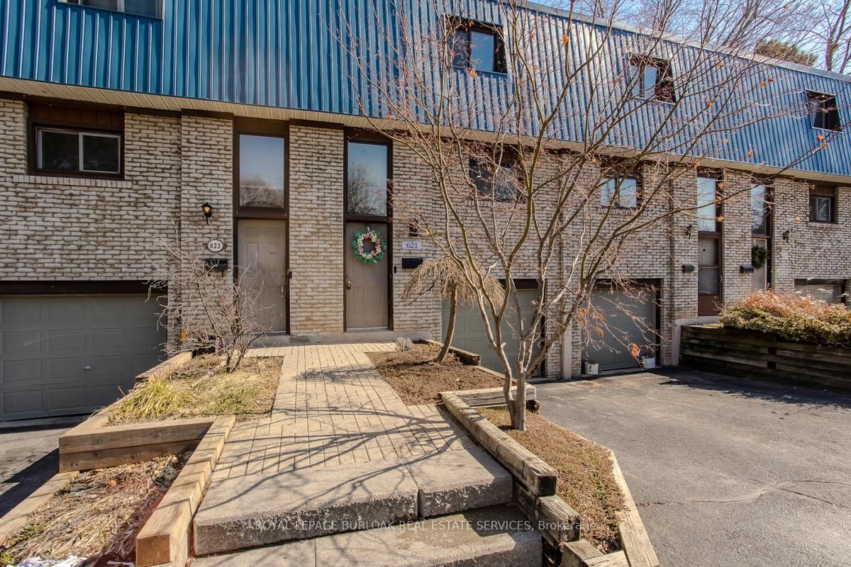 Townhouse for sale at 621 Francis Road, Burlington, Ontario, L7T 3X6 - LaSalle - MLS: W12926172