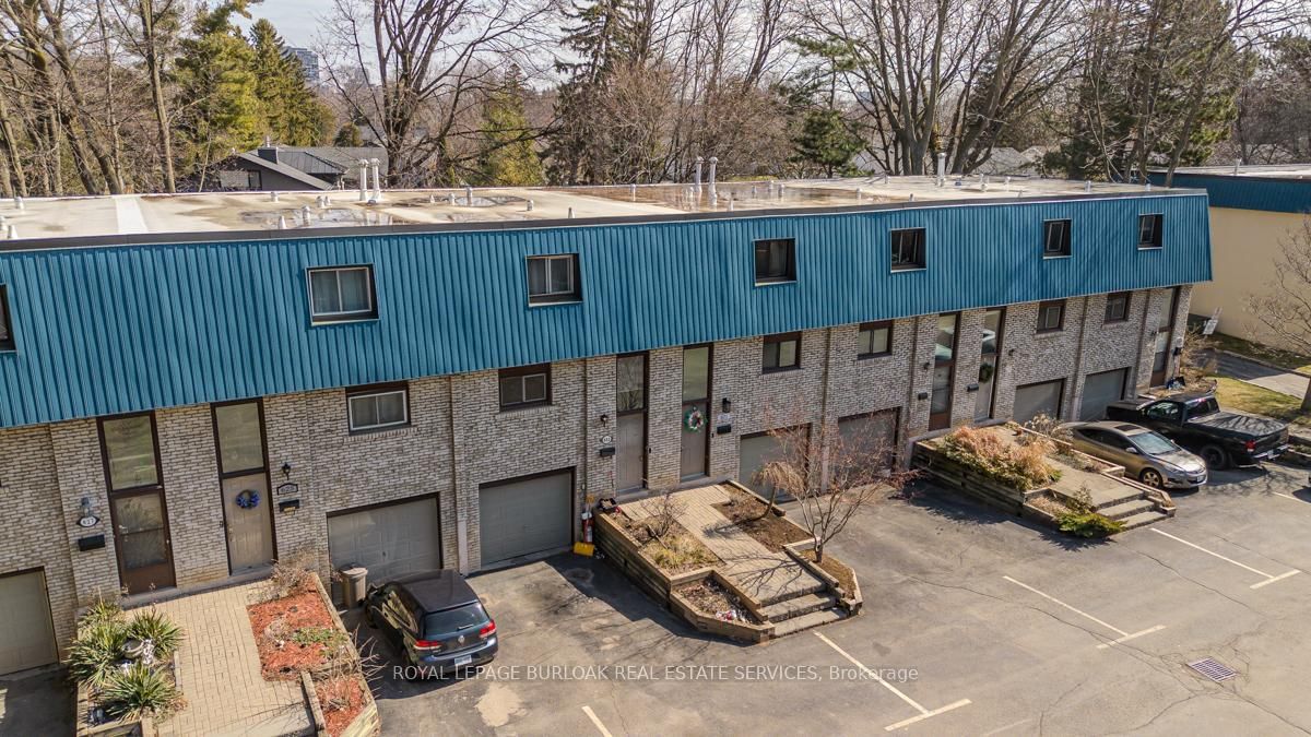 Townhouse for sale at 621 Francis Road, Burlington, Ontario, L7T 3X6 - LaSalle - MLS: W12926172