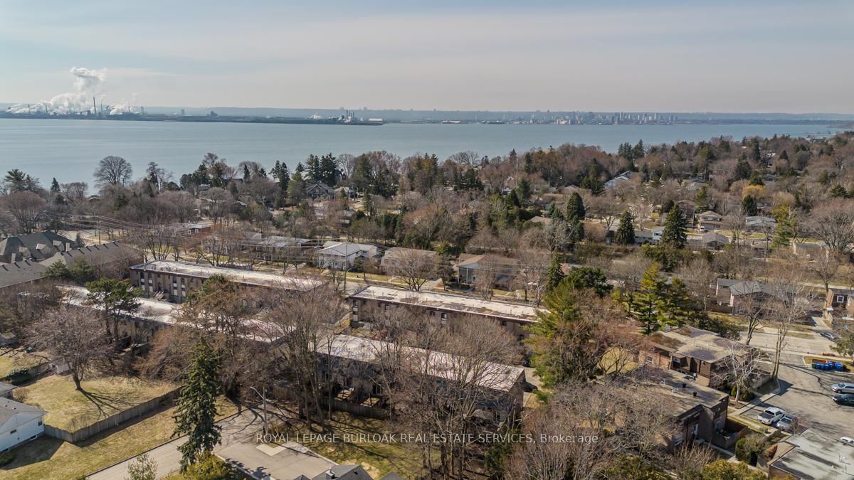 Townhouse for sale at 621 Francis Road, Burlington, Ontario, L7T 3X6 - LaSalle - MLS: W12926172