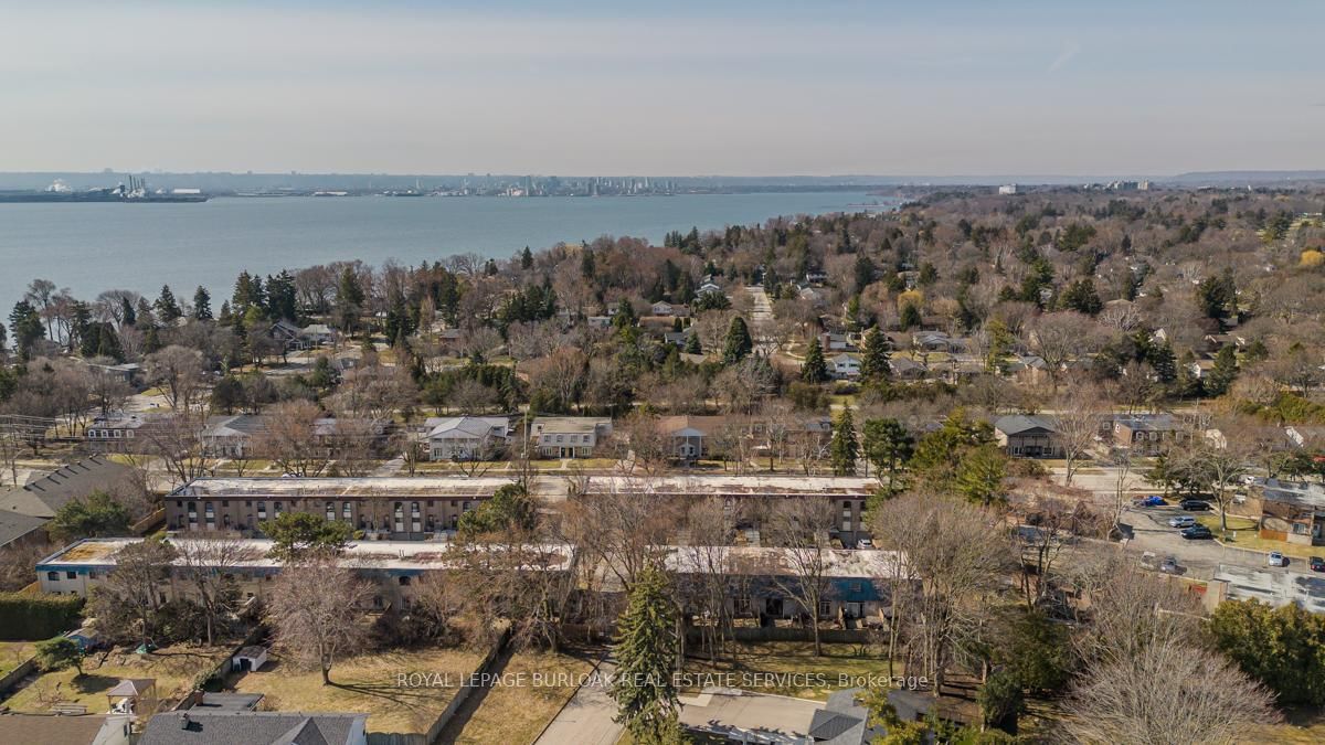 Townhouse for sale at 621 Francis Road, Burlington, Ontario, L7T 3X6 - LaSalle - MLS: W12926172