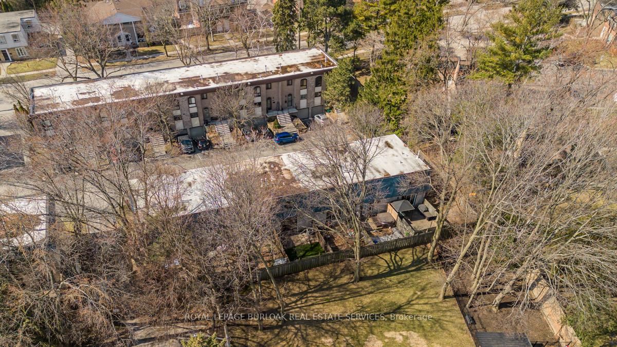 Townhouse for sale at 621 Francis Road, Burlington, Ontario, L7T 3X6 - LaSalle - MLS: W12926172