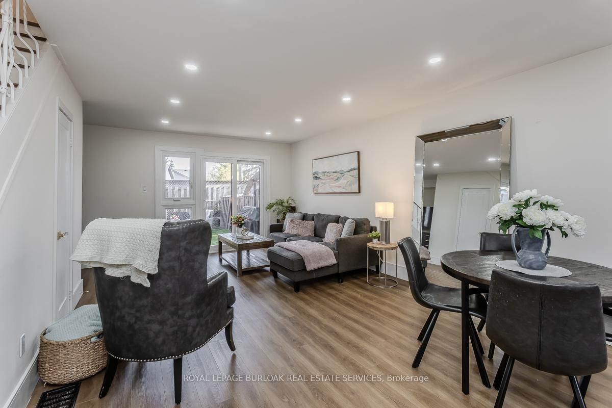 Townhouse for sale at 621 Francis Road, Burlington, Ontario, L7T 3X6 - LaSalle - MLS: W12926172