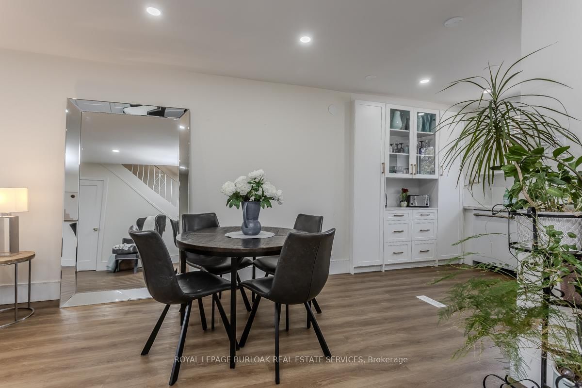 Townhouse for sale at 621 Francis Road, Burlington, Ontario, L7T 3X6 - LaSalle - MLS: W12926172