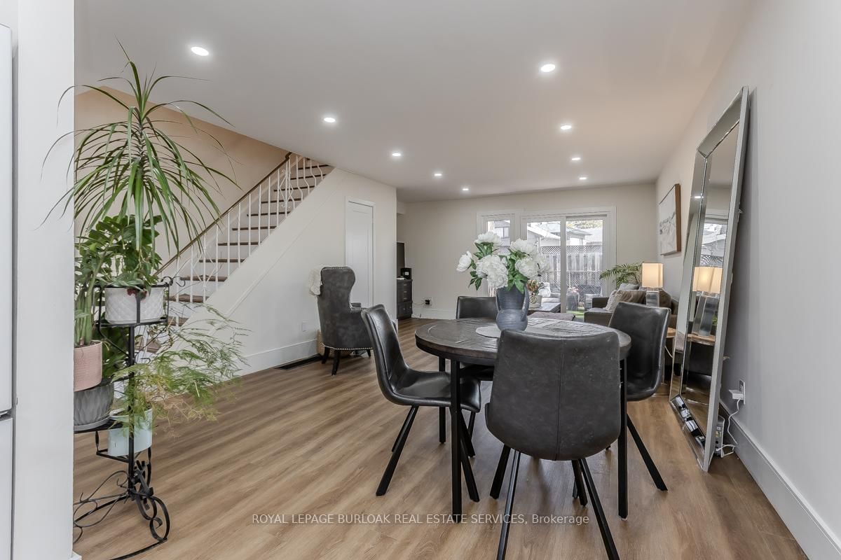 Townhouse for sale at 621 Francis Road, Burlington, Ontario, L7T 3X6 - LaSalle - MLS: W12926172