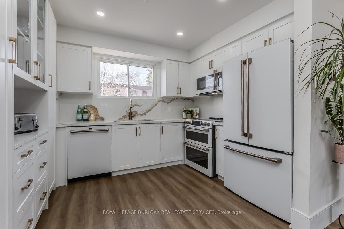 Townhouse for sale at 621 Francis Road, Burlington, Ontario, L7T 3X6 - LaSalle - MLS: W12926172