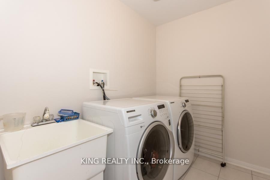 Detached House for lease at 230 Cedric Terrace, Milton, Ontario, L9T 8P1 - Harrison - MLS: W12926208