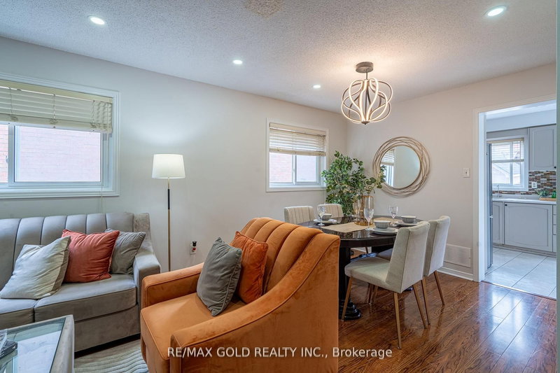 94 Bighorn Cres, Brampton, L6R 1G7 | Image 3