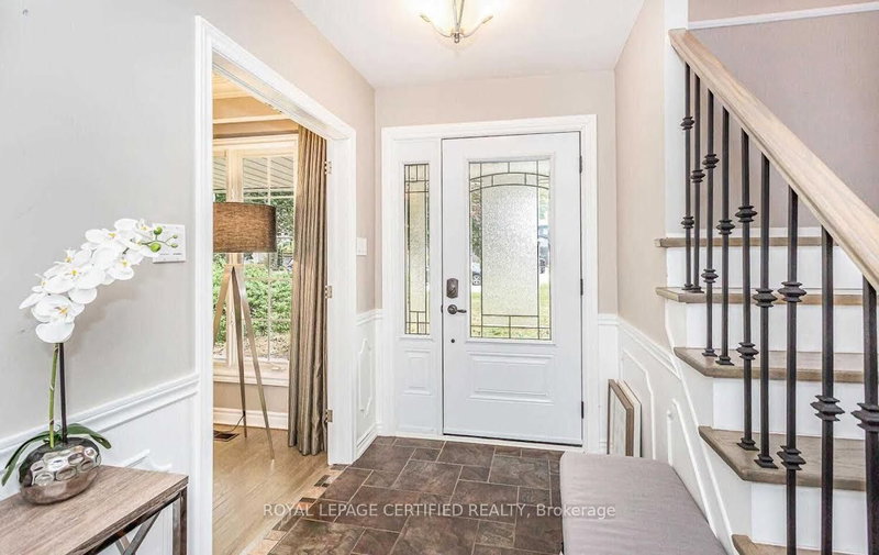 1466 Seagram Ave, Oakville, L6L 1X1 | Image 3