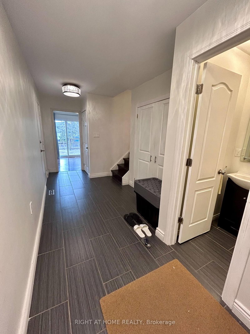 3212 Palmer Dr, Burlington, L7M 1L8 | Image 2