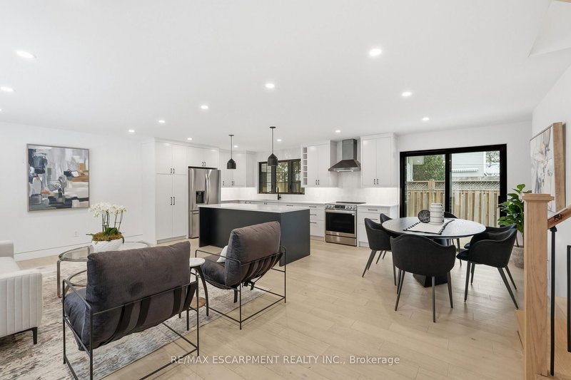 5135 Mulberry Dr, Burlington, L7L 3P5 | Image 2