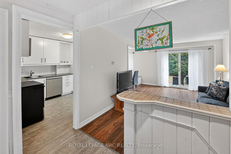 4 - 453 Woodview Rd, Burlington, L7N 2Z9 | Image 3