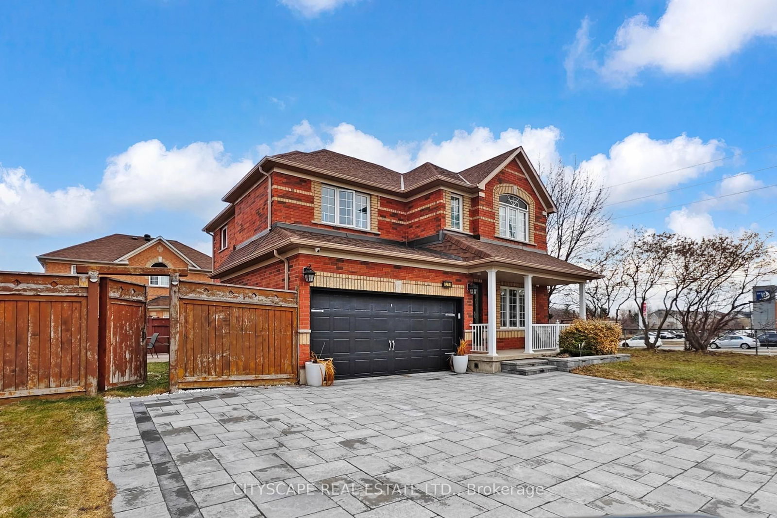 7218 Lulworth Mississauga,Ontario L5N 7X2 — Photo 2