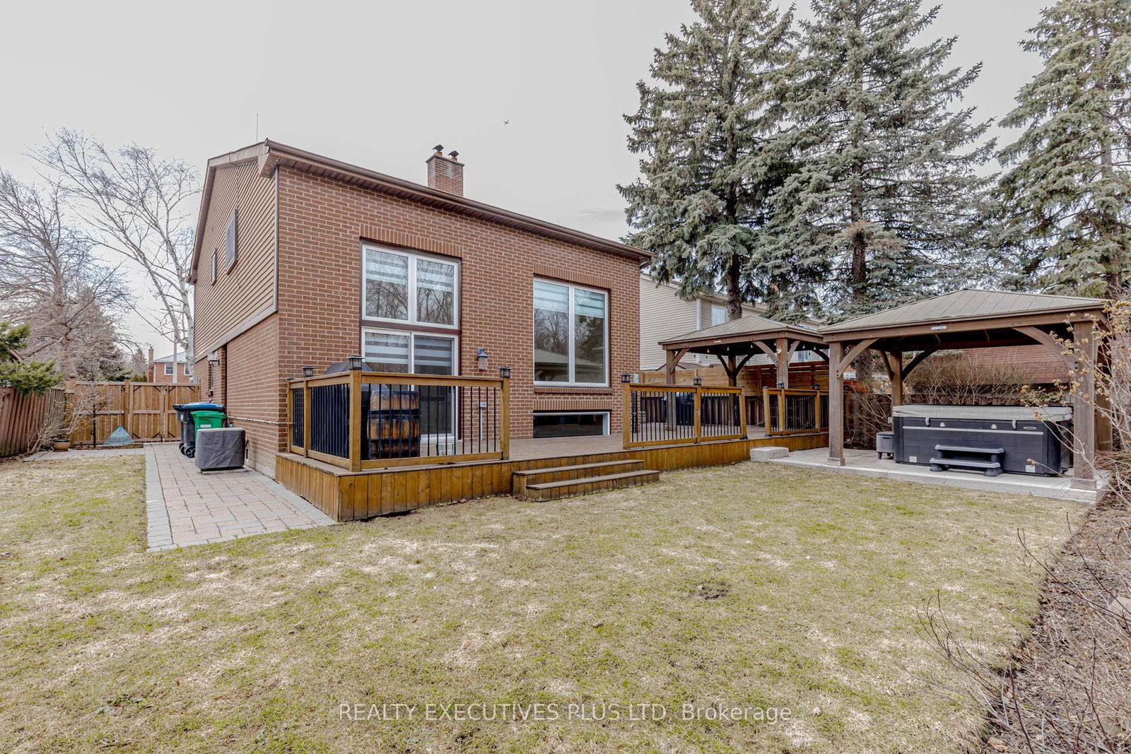 Detached House for sale at 68 Leander Street, Brampton, Ontario, L6S 3M7 - Westgate - MLS: W12926830