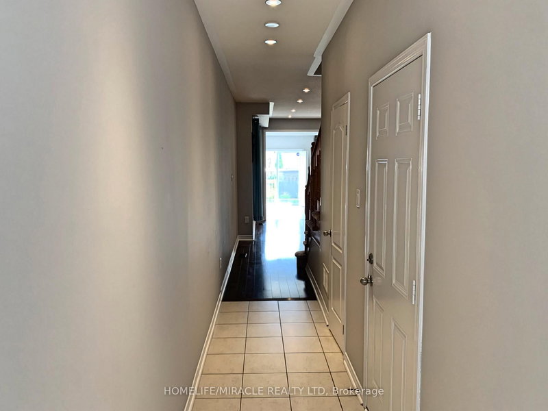 866 Francine Cres, Mississauga, L5V 0E2 | Image 3