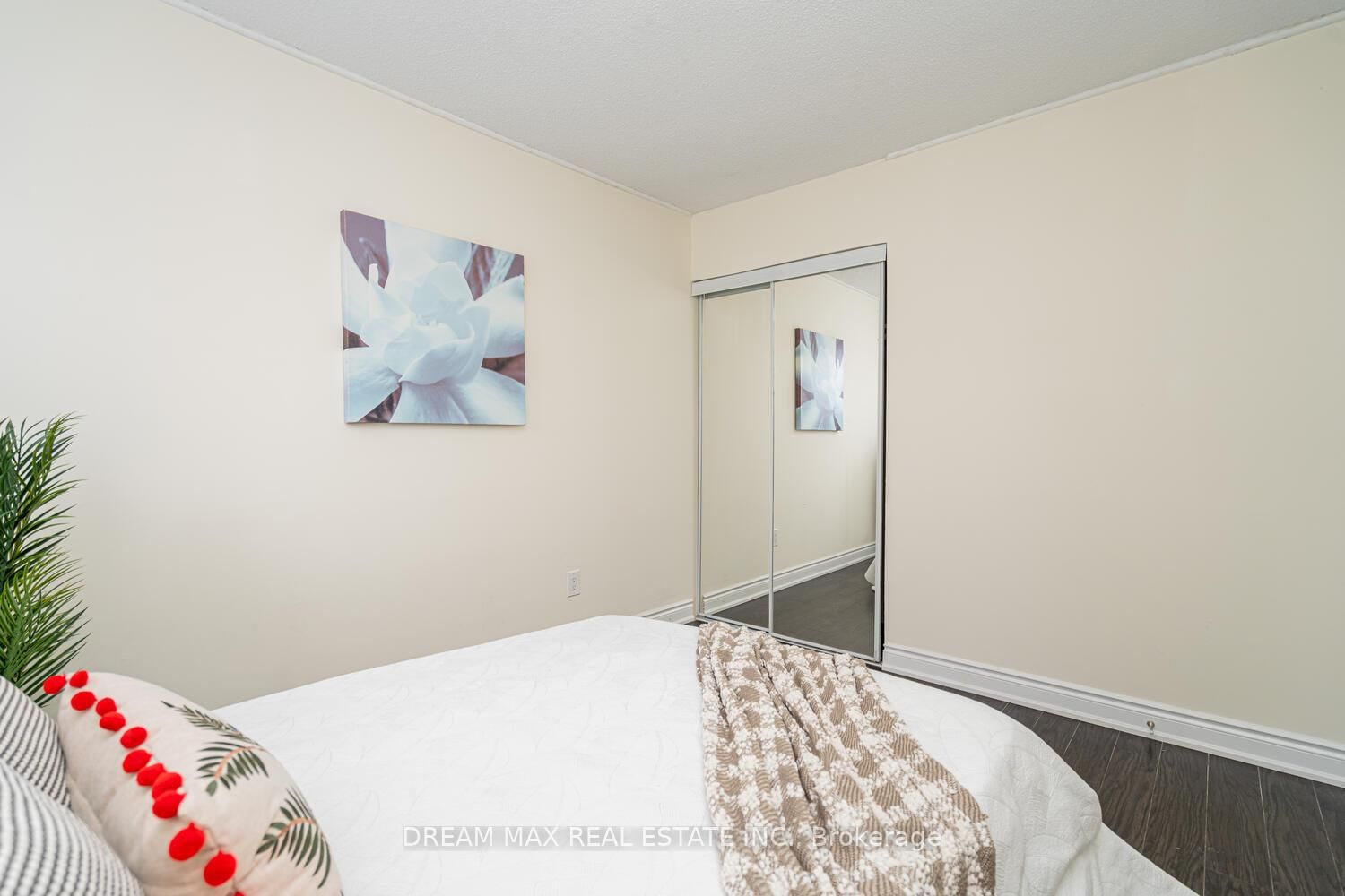 Detached House for sale at 68 Winterfold Drive, Brampton, Ontario, L6V 3T2 - Madoc - MLS: W12927206