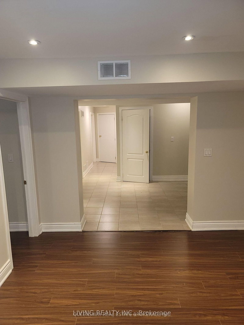 6 Crevice Gate, Brampton, L6R 2X3 | Image 2