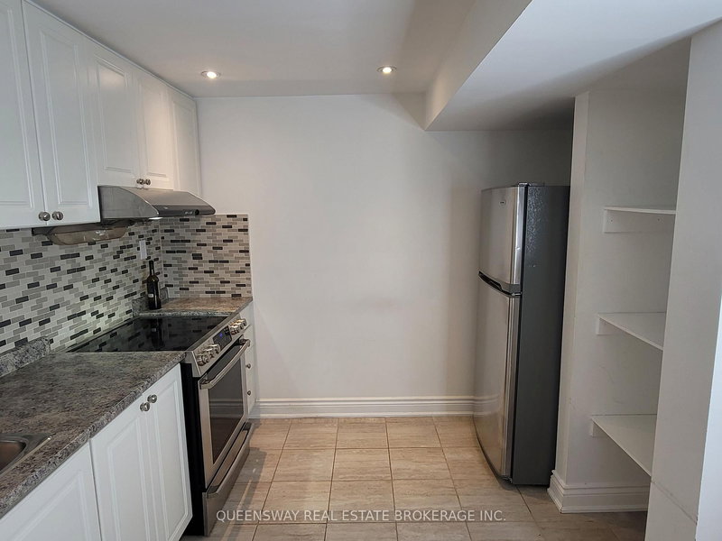 6 Crevice Gate, Brampton, L6R 2X3 | Image 3