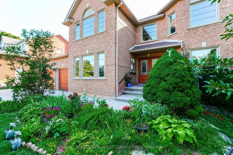 Upper - 5668 Turney Dr, Mississauga, L5M 4Y9 | Image 3