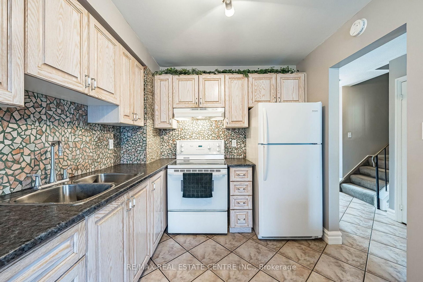 Townhouse for sale at 7 Morley Crescent, Brampton, Ontario, L6S 3K8 - Central Park - MLS: W12927442