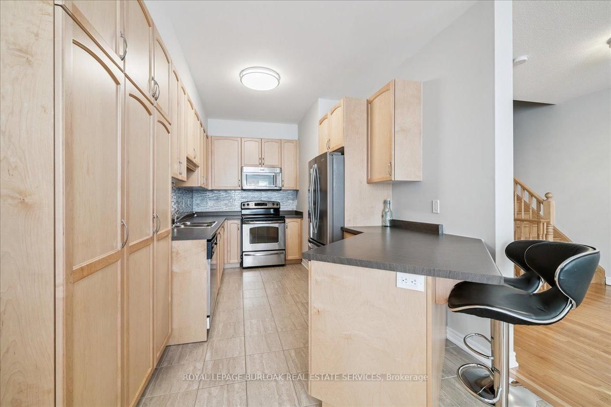 Townhouse for sale at 36-181 Plains Road, Burlington, Ontario, L7T 0B1 - Bayview - MLS: W12927706