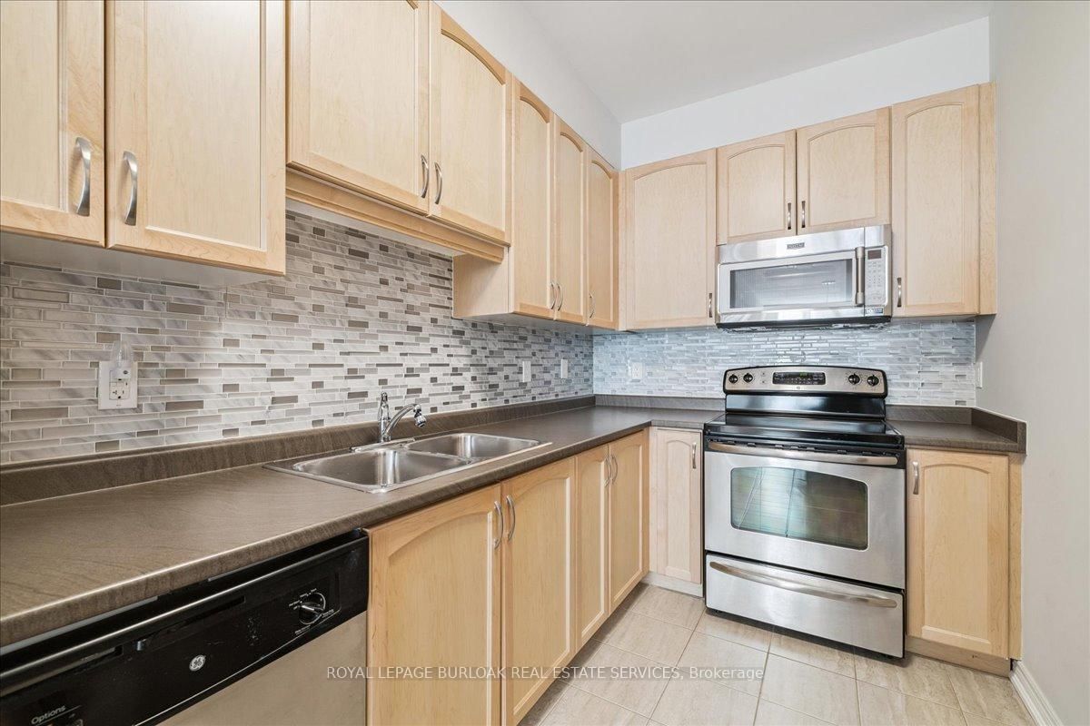 Townhouse for sale at 36-181 Plains Road, Burlington, Ontario, L7T 0B1 - Bayview - MLS: W12927706