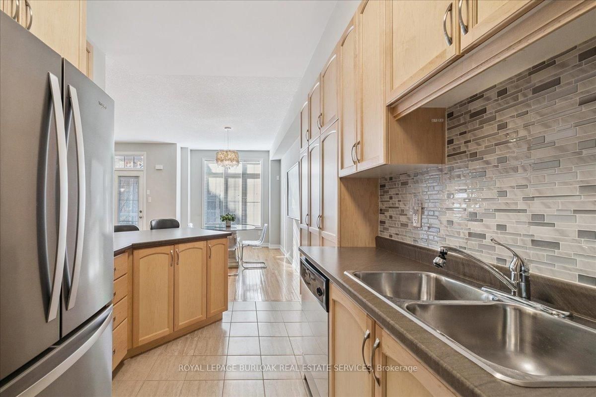 Townhouse for sale at 36-181 Plains Road, Burlington, Ontario, L7T 0B1 - Bayview - MLS: W12927706