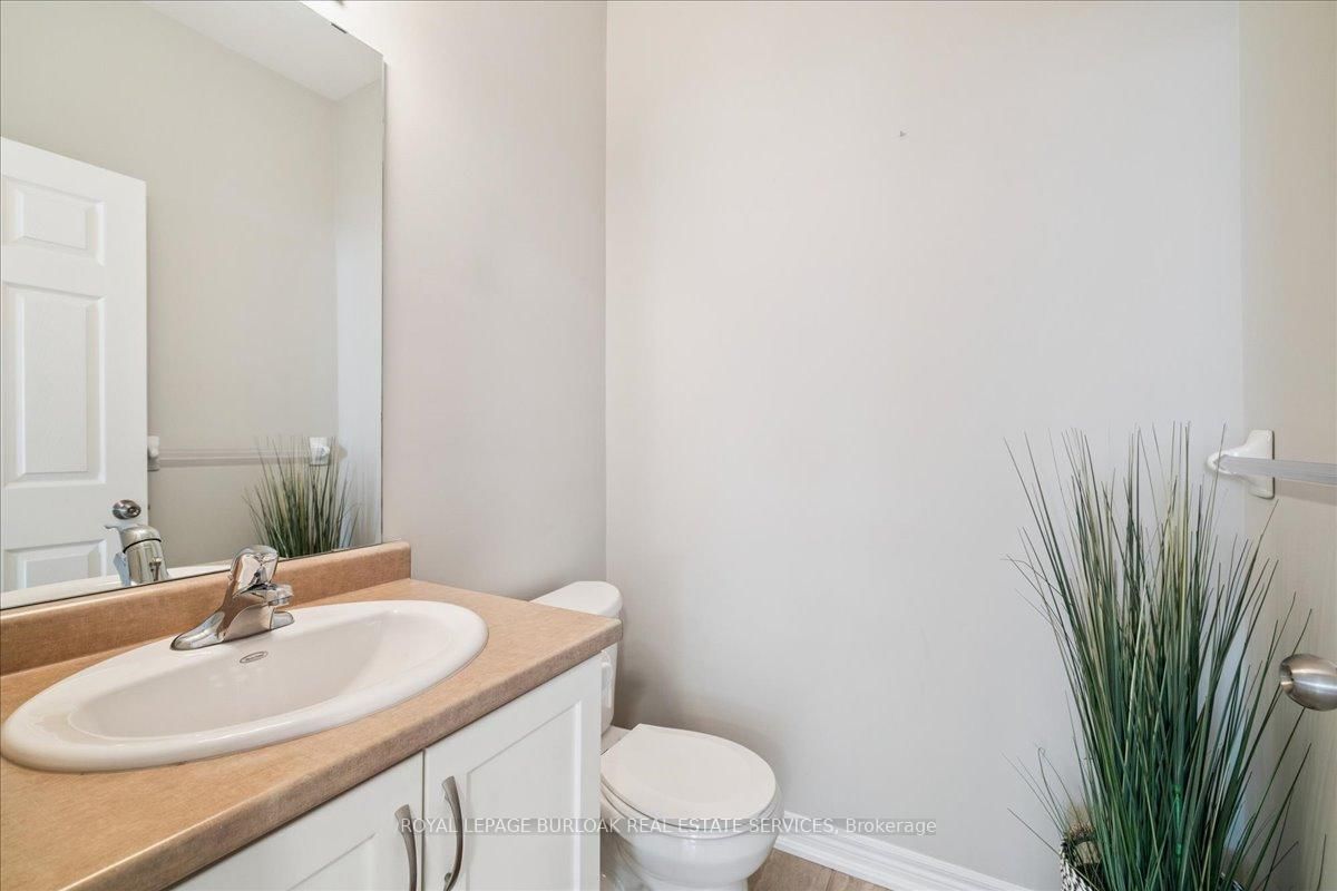 Townhouse for sale at 36-181 Plains Road, Burlington, Ontario, L7T 0B1 - Bayview - MLS: W12927706