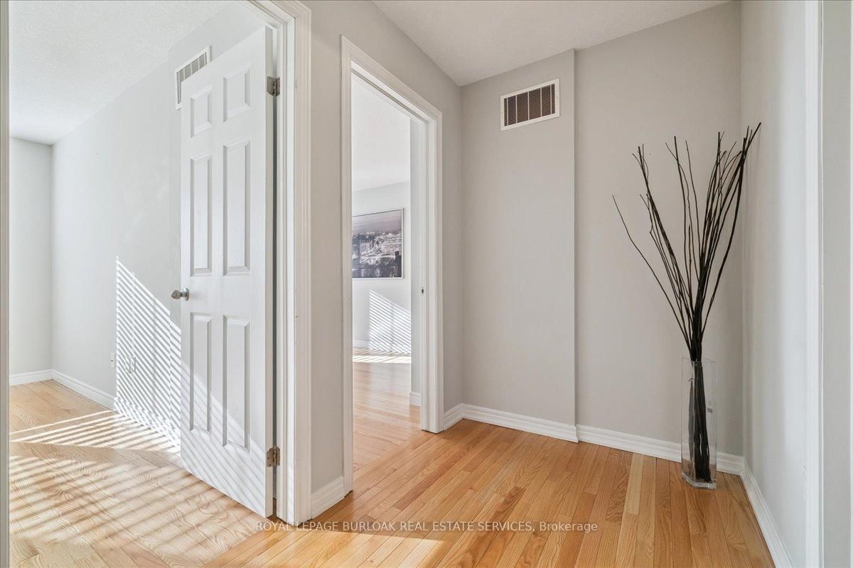 Townhouse for sale at 36-181 Plains Road, Burlington, Ontario, L7T 0B1 - Bayview - MLS: W12927706