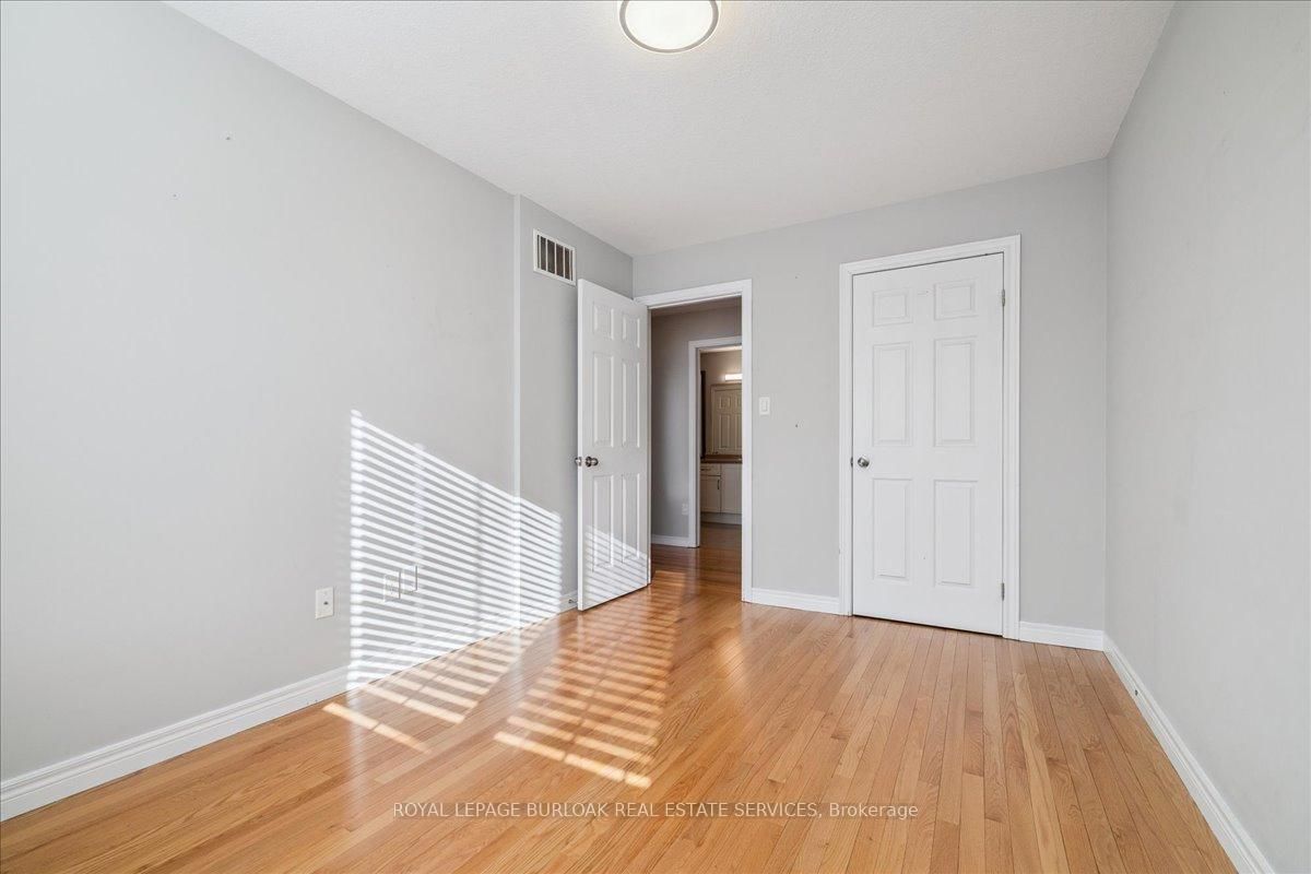 Townhouse for sale at 36-181 Plains Road, Burlington, Ontario, L7T 0B1 - Bayview - MLS: W12927706