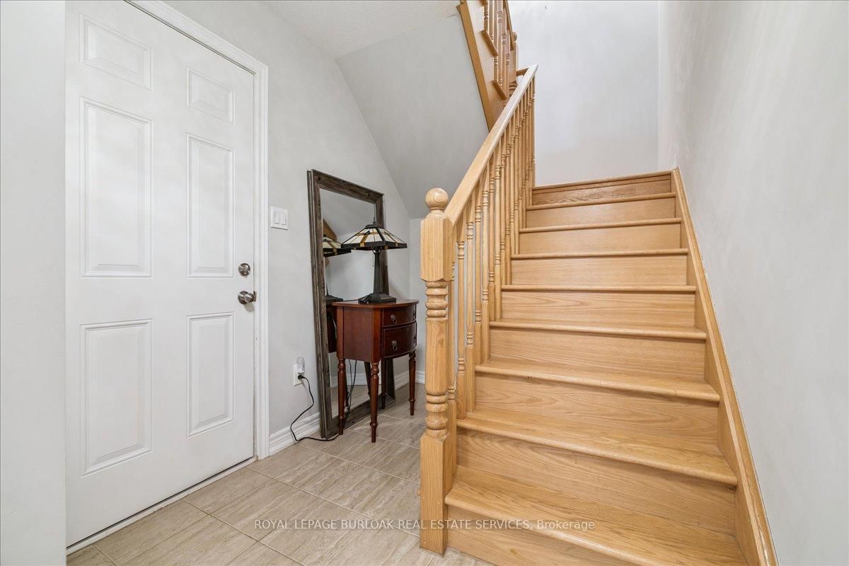 Townhouse for sale at 36-181 Plains Road, Burlington, Ontario, L7T 0B1 - Bayview - MLS: W12927706