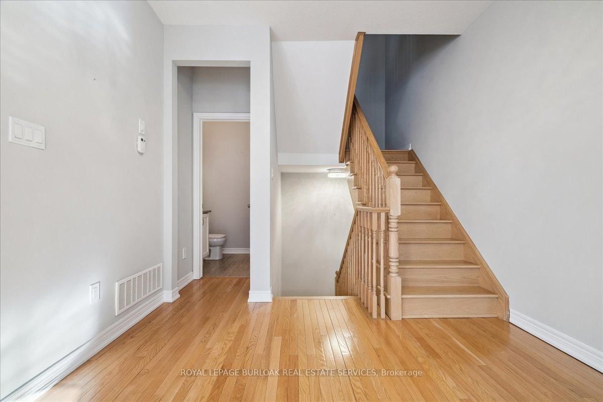 Townhouse for sale at 36-181 Plains Road, Burlington, Ontario, L7T 0B1 - Bayview - MLS: W12927706