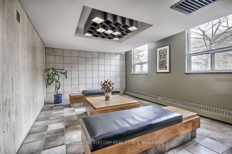 810 - 19 Four Winds Dr, Toronto, M3J 2S9 | Image 3