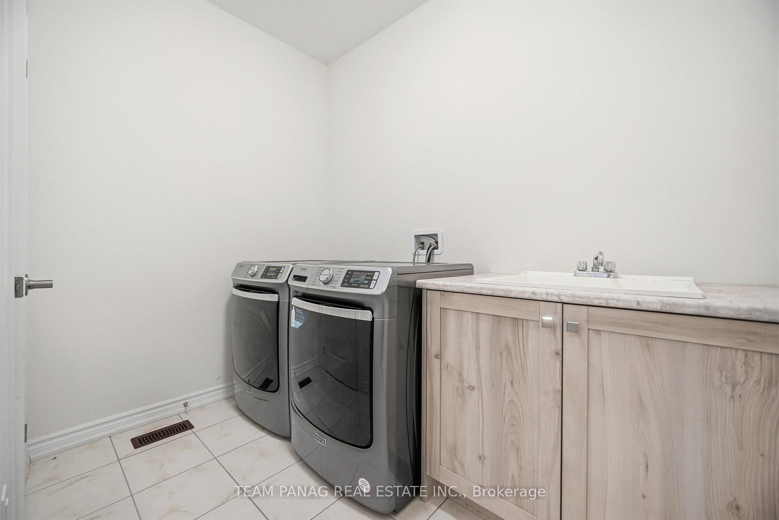 Detached House for sale at 54 Moorcroft Place, Brampton, Ontario, L6S 2K9 - Bram East - MLS: W12928222