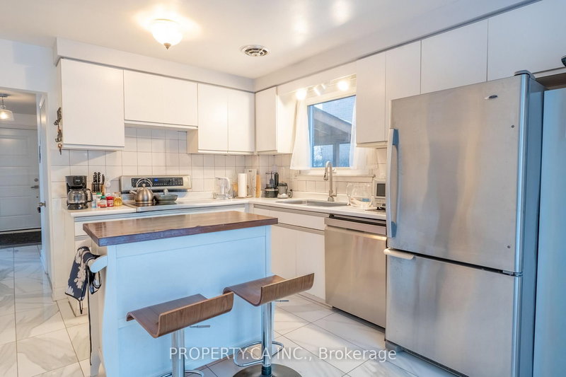 65 Cloverdale Dr, Brampton, L6T 2T5 | Image 3