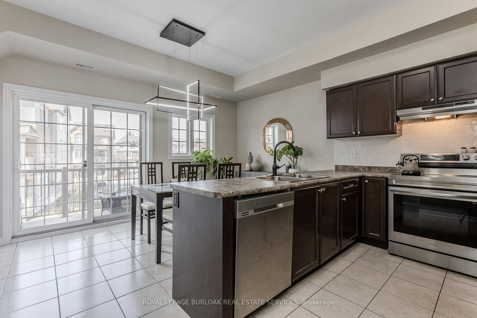 Townhouse for sale at 26-1401 Plains Road, Burlington, Ontario, L7R 0C2 - Freeman - MLS: W12928622