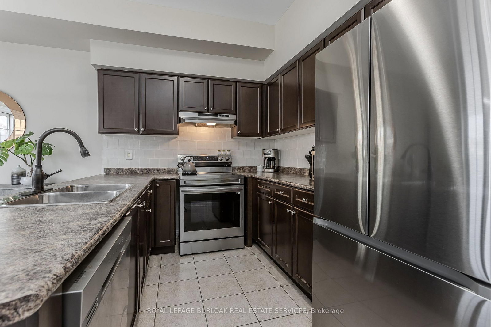 Townhouse for sale at 26-1401 Plains Road, Burlington, Ontario, L7R 0C2 - Freeman - MLS: W12928622