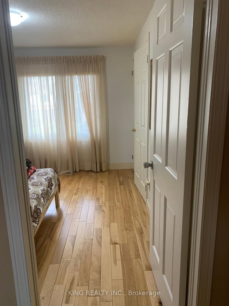 104 Elgin Dr, Brampton, L6Y 2E8 | Image 2