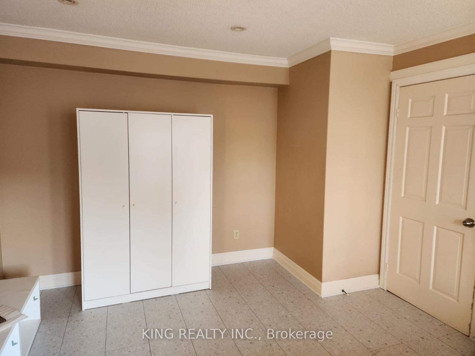 Detached House for sale at 104 Elgin Drive, Brampton, Ontario, L6Y 2E8 - Downtown Brampton - MLS: W12928652