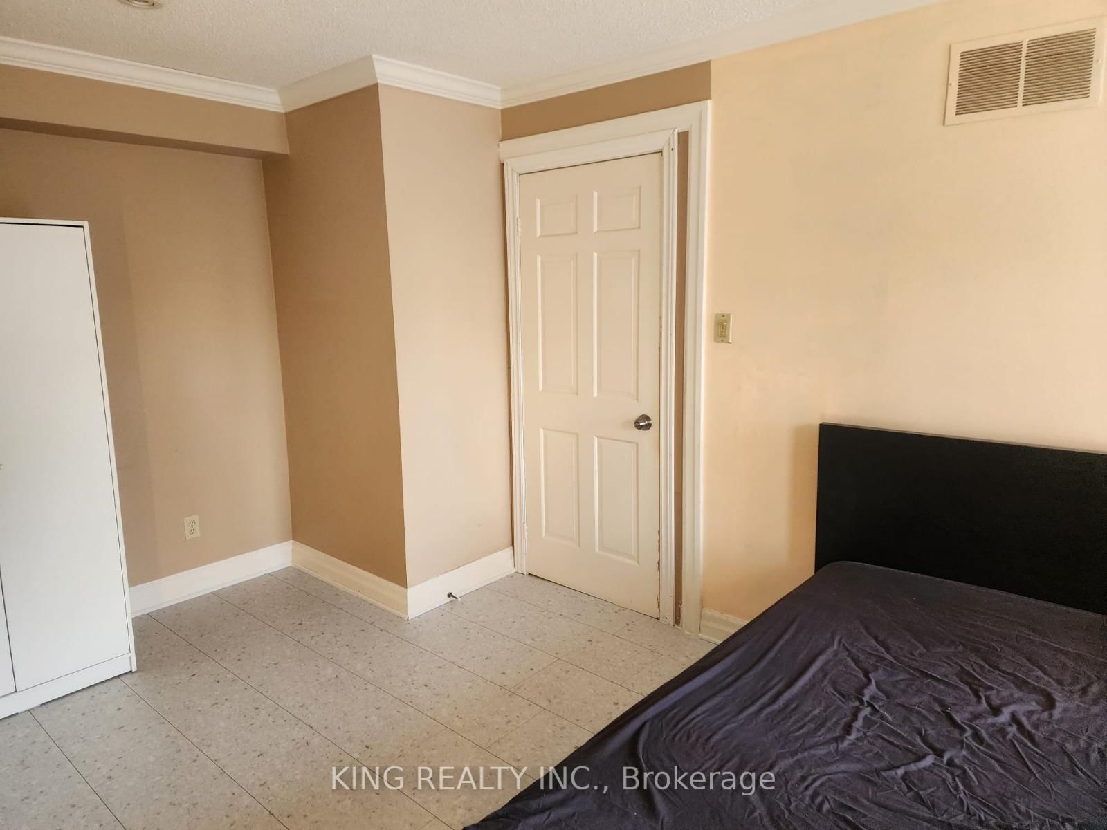 Detached House for sale at 104 Elgin Drive, Brampton, Ontario, L6Y 2E8 - Downtown Brampton - MLS: W12928652