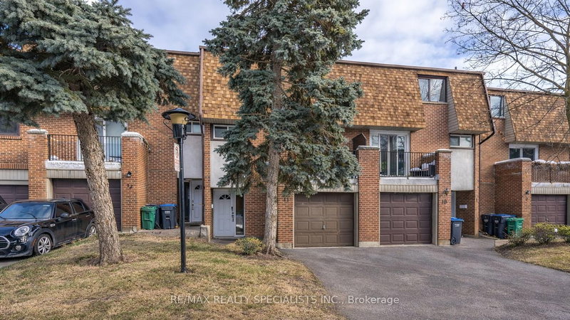 11 - 1051 Cedarglen Gate, Mississauga, L5C 3A7 | Image 2
